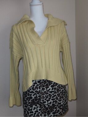 Soft Ribbed V-Neck Sweater in Pale Yellow